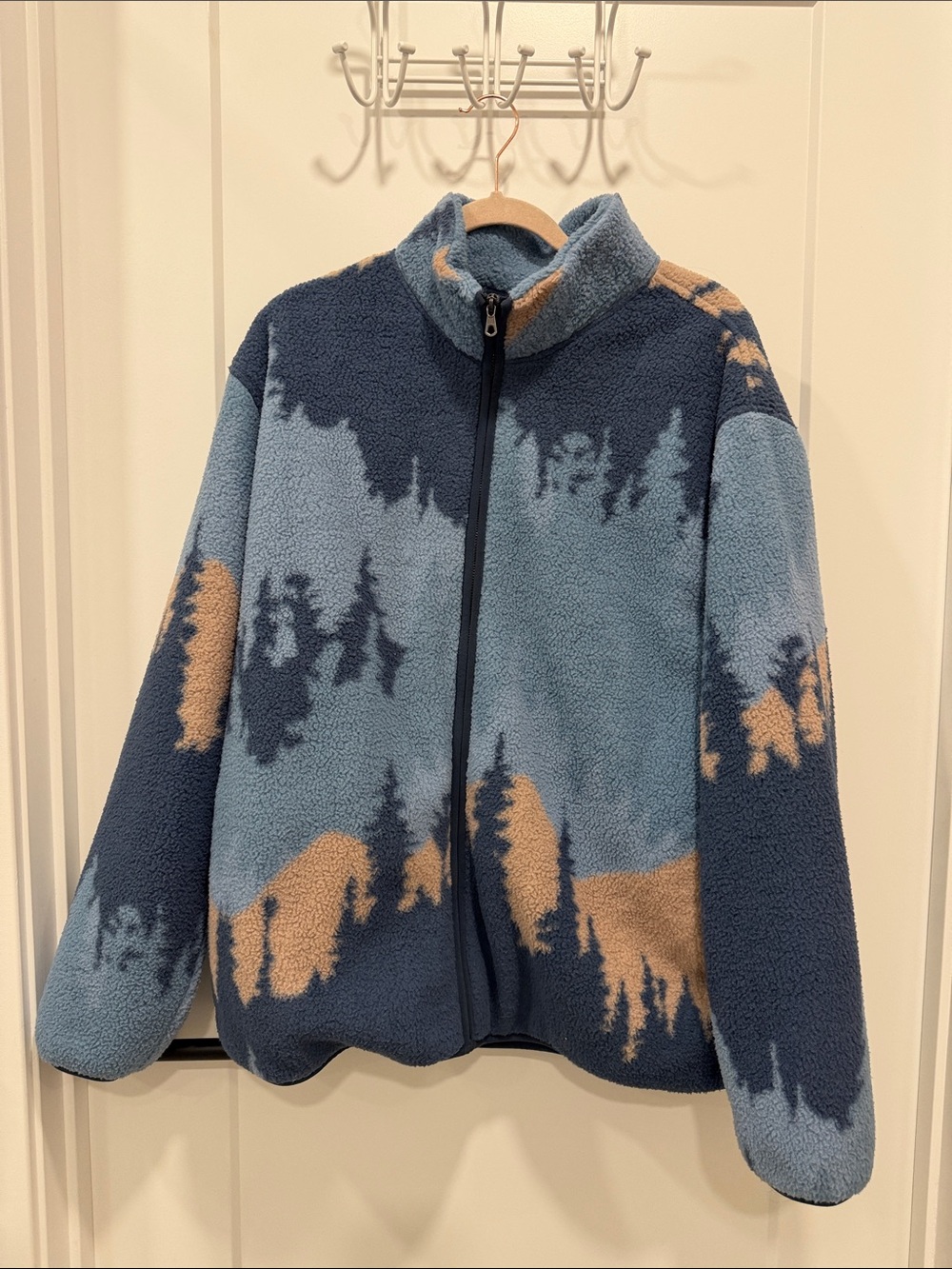 Old Navy Men's Puffer Fleece Jacket in Blue and Tan Scenic Print